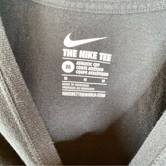Nike Womens The Nike Tee Sz M Black Graphic T-Shirt Crew Neck HILL SEEKER - Picture 4 of 8